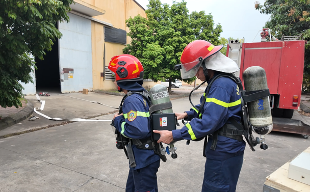 Chuẩn bị bước vào vụ cháy thực tế tại nhà máy